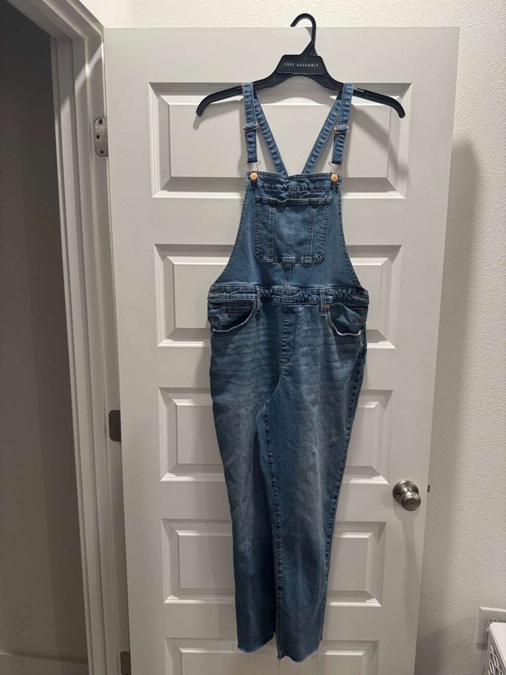 Universal Thread Medium Blue Denim Women's Overalls with Adjustable Straps